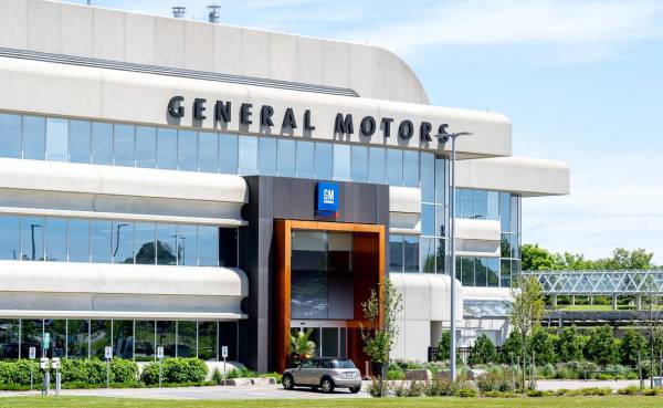 GM suspende las ventas de nuevas camionetas por un problema de software