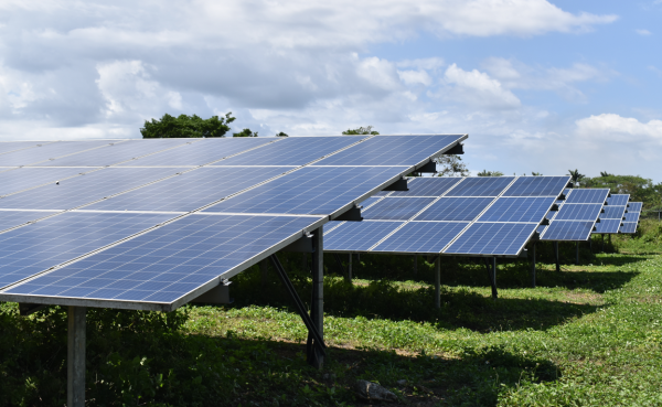 <i>El alza en los costos eléctricos y la creciente demanda energética están acelerando la adopción de almacenamiento fotovoltaico en México y Centroamérica. Foto de archivo</i>