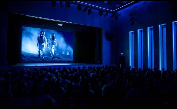 <i>El coloso del entretenimiento Netflix aseguró que las películas de Warner Bros. seguirán emitiéndose en la gran pantalla. Foto de iStock</i>