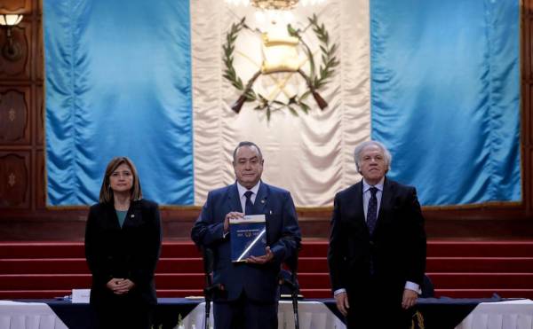 Presidente de Guatemala rechaza injerencia internacional en asuntos internos
