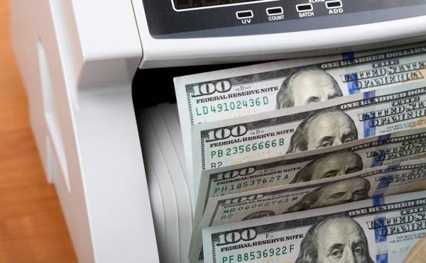 La mayor parte de la deuda pública (el 84,3 %, o US$8,365.5 millones) está denominada en dólares de Estados Unidos. Foto de iStock
