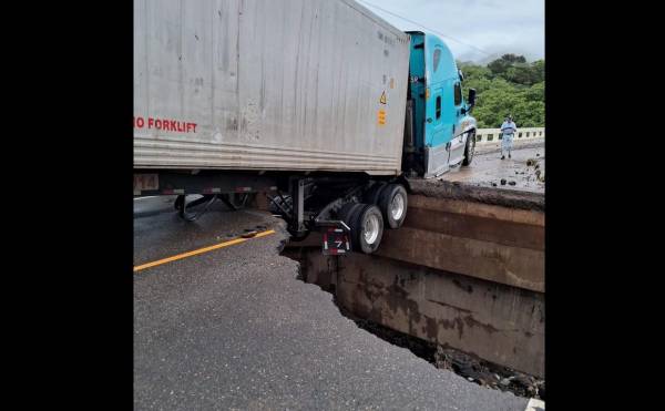El puente quedó inhabilitado para el tránsito. Foto cortesía.