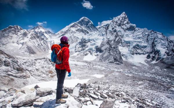 Nepal ordena limitar permisos de escalada al Everest