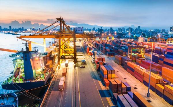 El Puerto de Los Ángeles y el Puerto de Long Beach se encuentran entre los más vulnerables a los aranceles entre Estados Unidos y China. Foto de iStock