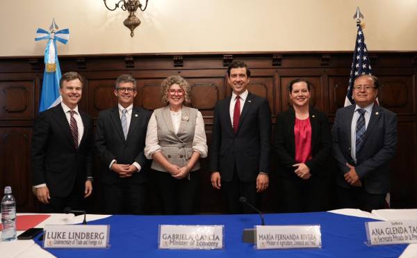 <i>Luke Lindberg, subsecretario de Comercio y Asuntos Agrícolas Exteriores del Servicio Agrícola Exterior del Departamento de Agricultura de Estados Unidos (USDA), sostuvo encuentros con autoridades del Gobierno y representantes del sector privado. Foto de cortesía</i>