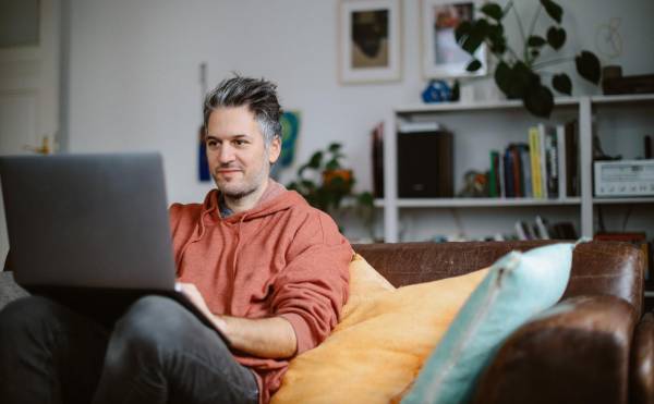 <i>En el periodo del 2022 y 2024, las autoridades de la Dirección de Migración y Extranjería aprobaron un total de 589 visas como nómadas digitales, de las 683 solicitudes recibidas. Foto de iStock</i>