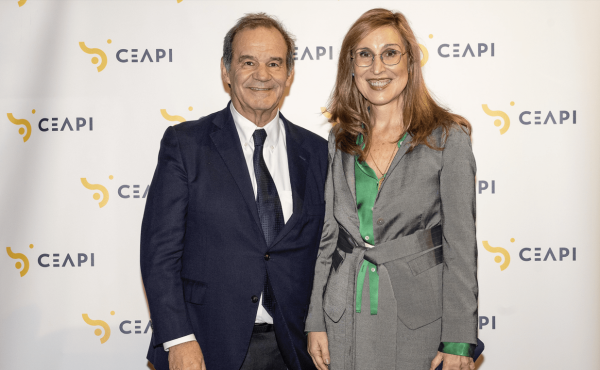 <i> El Secretario General Iberoamericano, Andrés Allamand, y la presidenta de CEAPI, Núria Vilanova. Foto de cortesía</i>