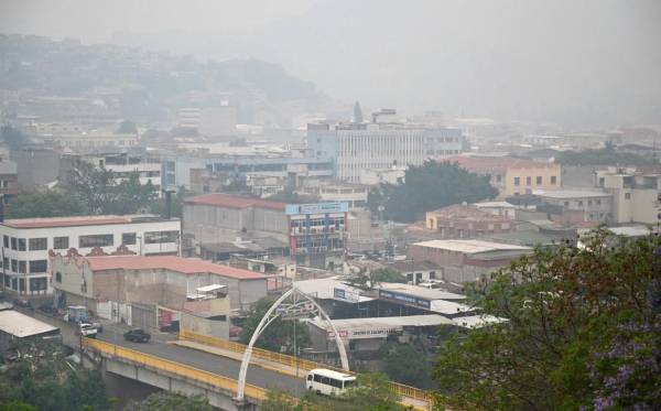El BCH señala que persisten factores de riesgo que de materializarse podrían influir en las proyecciones de crecimiento económico e inflación para 2025. Foto de EFE
