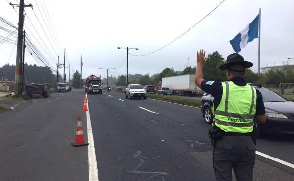 Guatemala: Alerta por grietas formadas en carretera a El Salvador