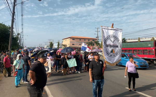 Los bananeros de Bocas del Toro mantienen una huelga indefinida, ya que consideran que la Ley 45, que protege sus derechos laborales, se vio afectada con las reformas que se hicieron a la CSS, a través de la Ley 462. Foto cortesía