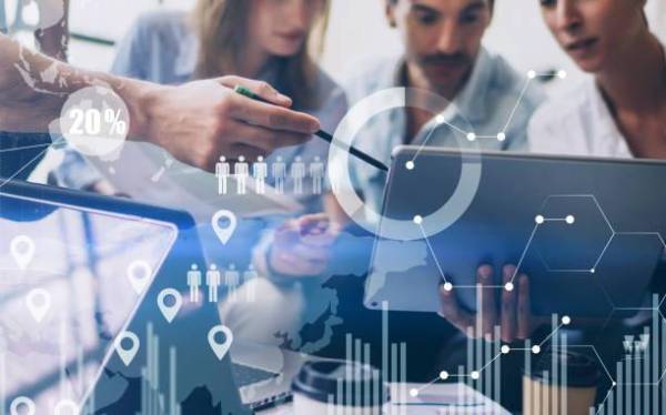 La inteligencia de habilidades significa usar inteligencia artificial y aprendizaje automático para recopilar, analizar y transformar datos sobre la fuerza laboral en información útil y accionable. Foto de Pinkypills / Getty Images/iStockphoto