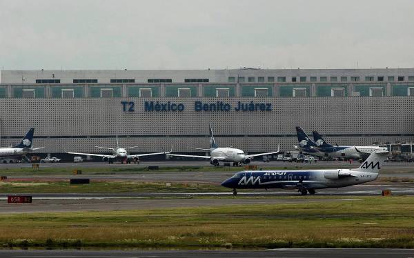 <i>Fotografía de archivo del 2 de septiembre de 2023, que muestra la terminal 2 del Aeropuerto Internacional ,en Ciudad de México (México). EFE/ Sáshenka Gutiérrez ARCHIVO</i>