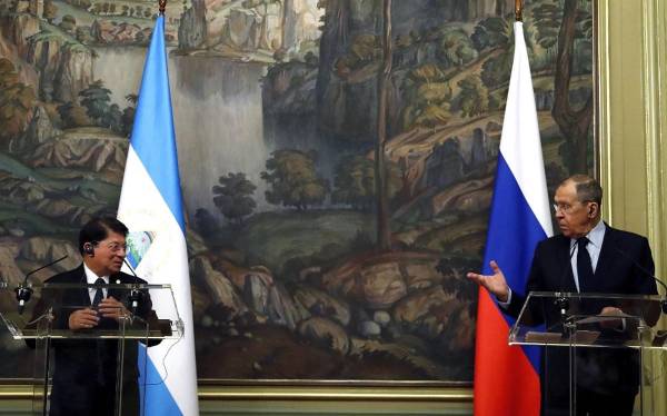 <i>ARCHIVO. El ministro de Asuntos Exteriores ruso, Sergei Lavrov, y su homólogo nicaragüense, Denis Ronaldo Moncada Colindres, celebran una conferencia de prensa tras sus conversaciones en Moscú el 30 de marzo de 2023.FOTO MAXIM SHIPENKOV / PISCINA / AFP</i>