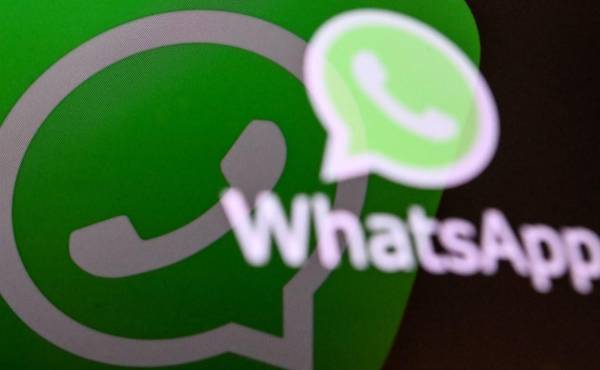 <i>Solo los padres pueden acceder a los ajustes de privacidad y modificarlos, lo que les permite adaptar la experiencia de su familia, detalla WhatsApp. Foto de AFP</i>
