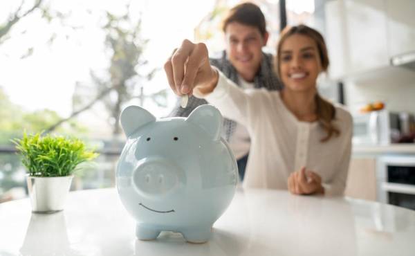 <i>Tener claridad sobre cuánto ingresa, cuáles son los compromisos del hogar, en qué fechas y en qué se utiliza el dinero restante, permite tomar decisiones con mayor información. Foto de iStock</i>