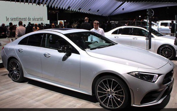 Esta era la lujosa colección de autos de Stan Lee