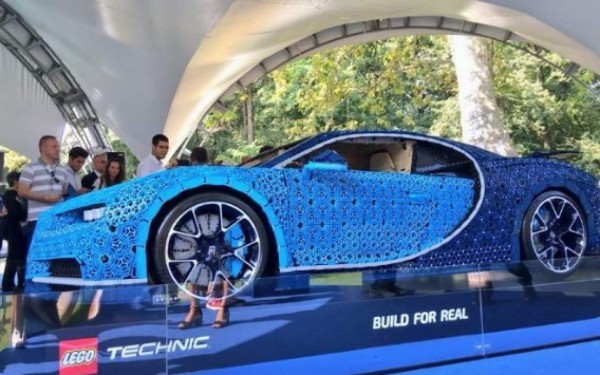 Construyen carro con un más de un millón de piezas de Lego y se puede conducir