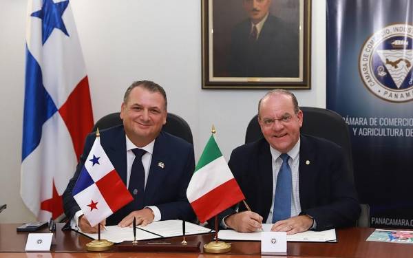 <i>Juan Alberto Arias Strunz, presidente de la CCIAP, y Vittorio de Sanctis de Ferrari, presidente de la CAMIP. FOTO CCIAP</i>