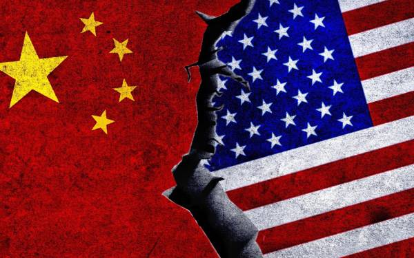 <i>Hoy mismo, las autoridades chinas expresaron su firme condena a lo que tacharon de naturaleza chantajista de Estados Unidos. OnePixelStudio/ Shutterstock</i>