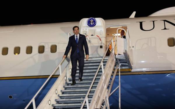 <i>El ministro de Relaciones Exteriores de Panamá, Martinez Acha Vásquez, recibió en el aeropuerto de Panamá Pacífico al Secretario de Estado de los Estados Unidos, Marco Rubio al llegar a suelo panameño. FOTO MIN. EXTERIORES PANAMÁ</i>