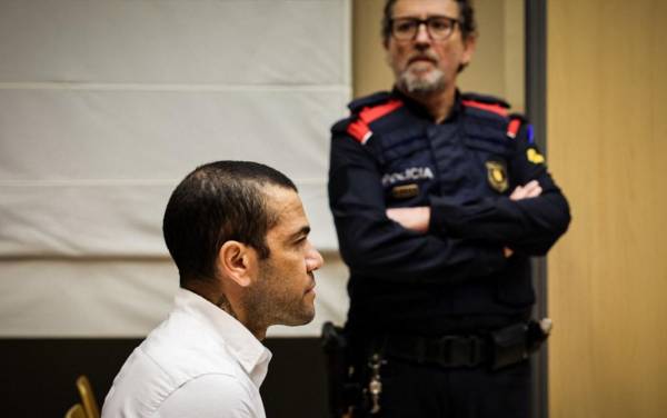 Dani Alves es condenado a cuatro años y medio de cárcel por violación