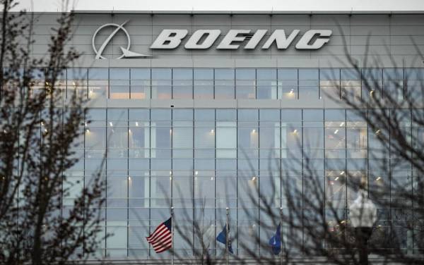 Accionistas demandan a Boeing tras la explosión del MAX 9