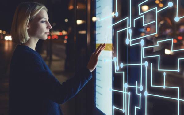 Las grandes tecnológicas están adoptando la estrategia de invertir en startups para asegurarse talento de primer nivel. Foto de iStock