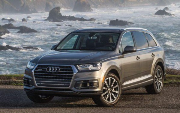 Esta era la lujosa colección de autos de Stan Lee