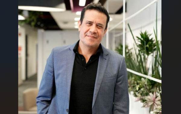 <i>Con más de 20 años de experiencia internacional, es el primer latino en asumir el liderazgo de la compañía en la región. Foto de cortesía</i>