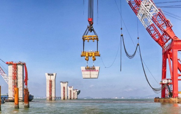 Inauguran megapuente que une China Continental con Hong Kong