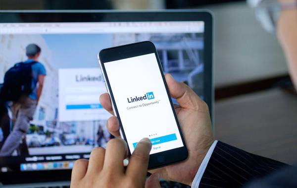 <i>LinkedIn es una de las principales vidrieras profesionales y una herramienta clave para construir reputación, ampliar la red de contactos y generar nuevas oportunidades laborales. Foto de iStock</i>