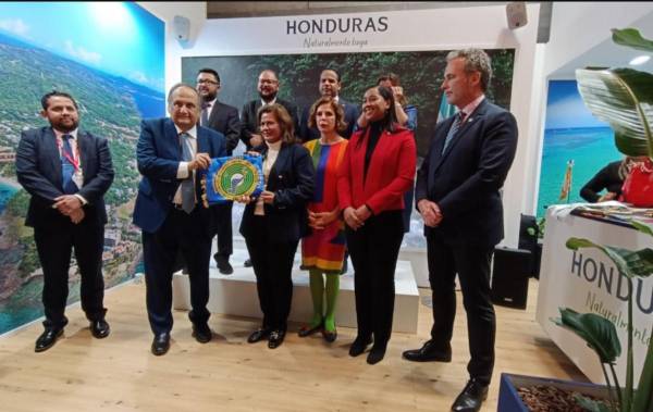 El acto simbólico de traspaso de la PPT se realizó en el marco de la edición número 44ª de la Feria Internacional de Turismo (FITUR), la cual se desarrolla del 24 al 28 de enero en Madrid, España.