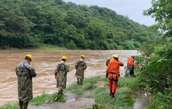 Centroamérica en alerta máxima por la llegada de tormenta Pilar