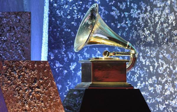 La música latina queda de lado, nuevamente, en los premios Grammy