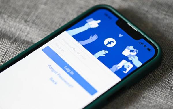 Facebook ya permite administrar varios perfiles en una misma cuenta