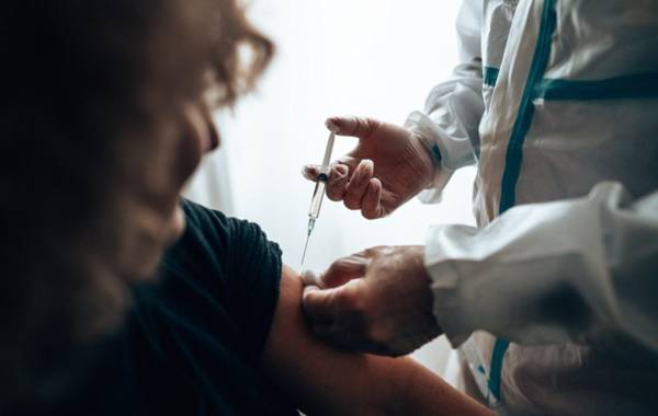 <i>La fiebre amarilla es una enfermedad viral transmitida por mosquitos, potencialmente mortal, pero prevenible mediante una sola dosis de vacuna que ofrece protección de por vida. Foto de iStock</i>