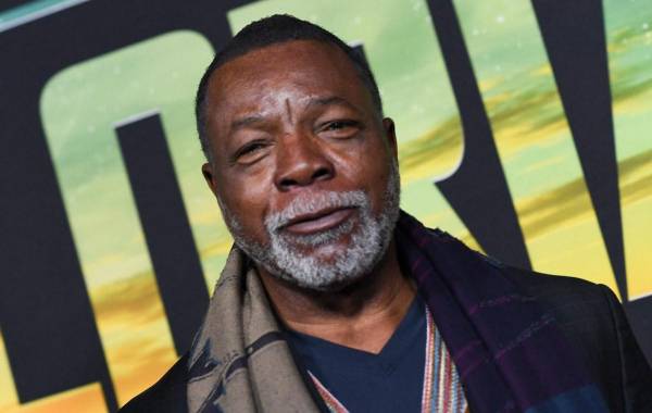 <i>El director y actor estadounidense Carl Weathers llega a una proyección especial de la tercera temporada de The Mandalorian en el Teatro El Capitan de Hollywood, California, el 28 de febrero de 2023. FOTO VALÉRIE MACON / AFP</i>