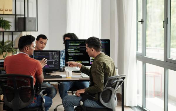 El INEC reporta una caída del subempleo y del empleo informal, aunque estos últimos siguen siendo retos estructurales. Foto de iStock