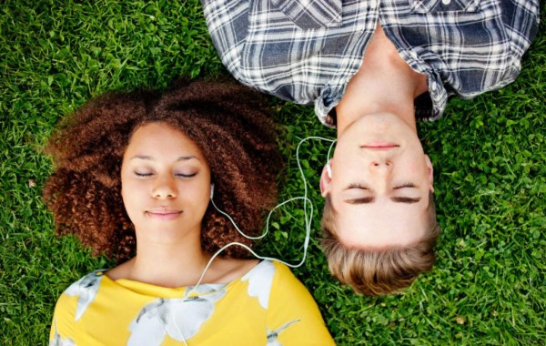 Tinder y Spotify se unen para flechar parejas