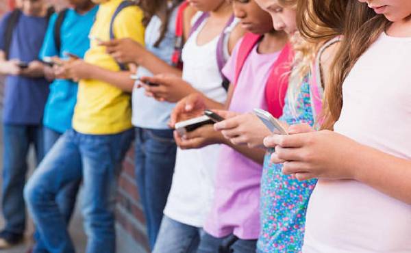 <i>Después de tres semanas sin móvil, la proporción de jóvenes sin síntomas depresivos había aumentado en aproximadamente un 15 %. Foto de iStock</i>