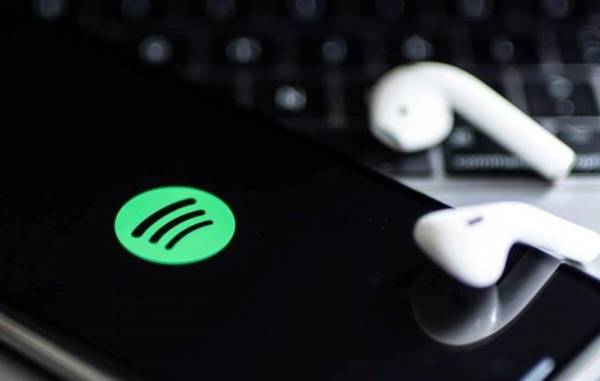 <i>Spotify elevó recientemente los precios de sus planes de suscripción premium en varios mercados. Foto de iStock</i>