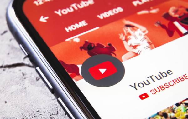 Herramienta de IA de YouTube permitirá grabar audio con voces de famosos