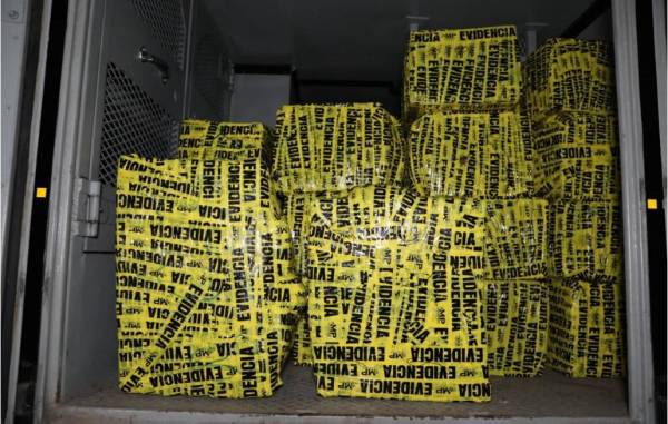 <i>El pasado fin de semana se logró la confiscación de 805 paquetes con cocaína, con un peso de 945 kilogramos y un valor estimado de Q97 millones 090 mil 953.75. FOTO MINGOB GUATEMALA</i>