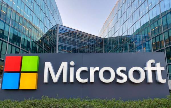 CEO de Microsoft dice que los gigantes tecnológicos luchan por contenido para construir IA