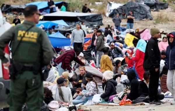 La aplicación móvil ‘CBP One’, que permitía a migrantes ingresar a EE.UU. a través de los puertos de entrada en la frontera con México, dejó de funcionar . Foto de EFE
