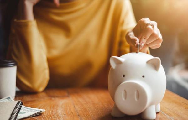 Identificar metas y visualizar oportunidades son estrategias claves para hacer del ahorro un hábito efectivo. Foto de iStock