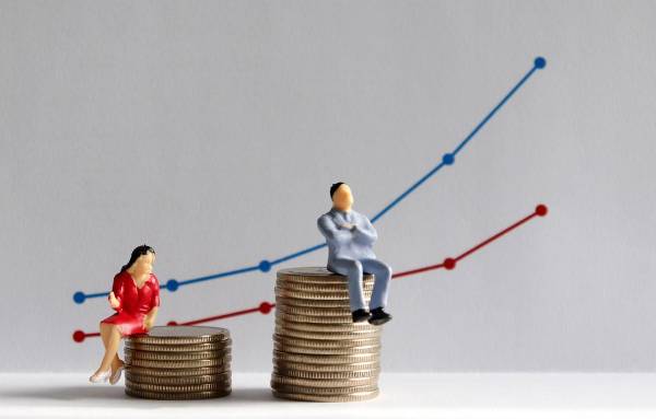 <i>Una mujer en El Salvador con 7 a 9 años de educación, gana mensualmente US$276,8 un 53 % menos que un hombre con el mismo nivel. Foto de iStock </i>