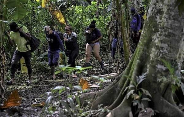 Panamá y Colombia desprotegen a los migrantes en la selva, dice HRW