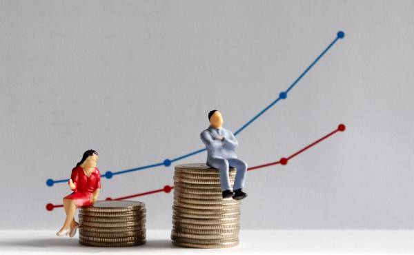 <i>Una mujer en El Salvador con 7 a 9 años de educación, gana mensualmente US$276,8 un 53 % menos que un hombre con el mismo nivel. Foto de iStock </i>