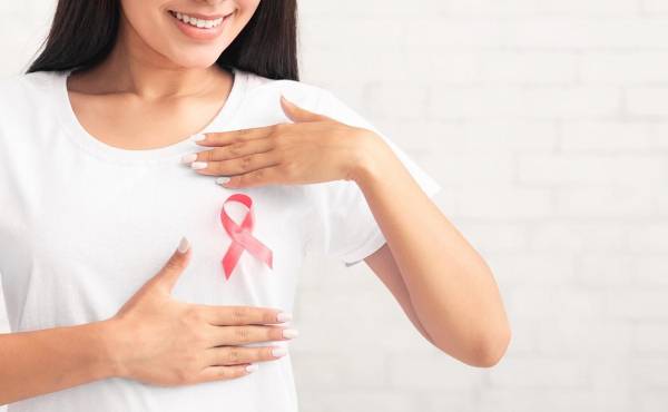 <i>El mapa revela cómo, a medida que las mujeres envejecen, todos los tipos de células disminuyen en número, se dividen con mucha menos frecuencia y, a raíz de ello, la estructura del tejido mamario cambia, creando un ‘microambiente’ más propicio para las células cancerosas. Foto de iStock</i>